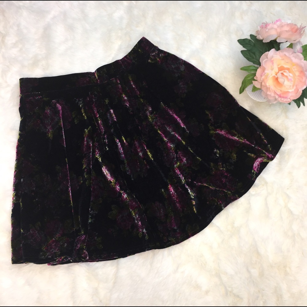 ✳️American Rag Floral Velvet Skater Skirt